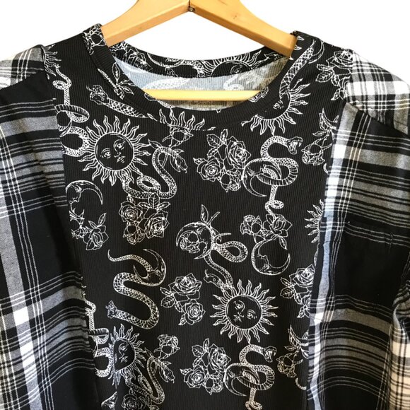 Reworked Flannel Sweatshirt, S-M: Upcycled Oversized, Celestial Sun Moon Serpent - Picture 4 of 9